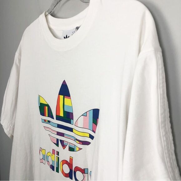 ADIDAS | Unisex Flag Fill Multicolor Trefoil White Crewneck Logo Tee Size Medium - Picture 3 of 11